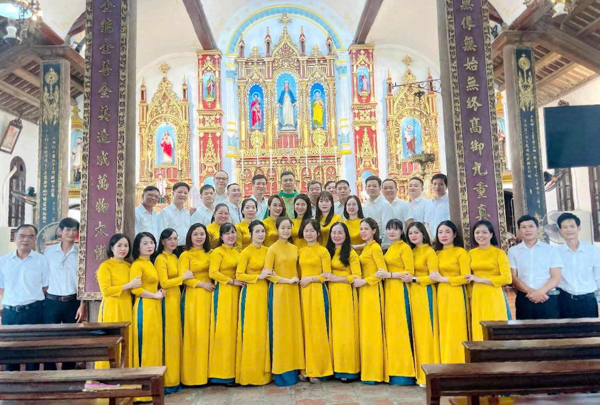 may áo dài ca đoàn