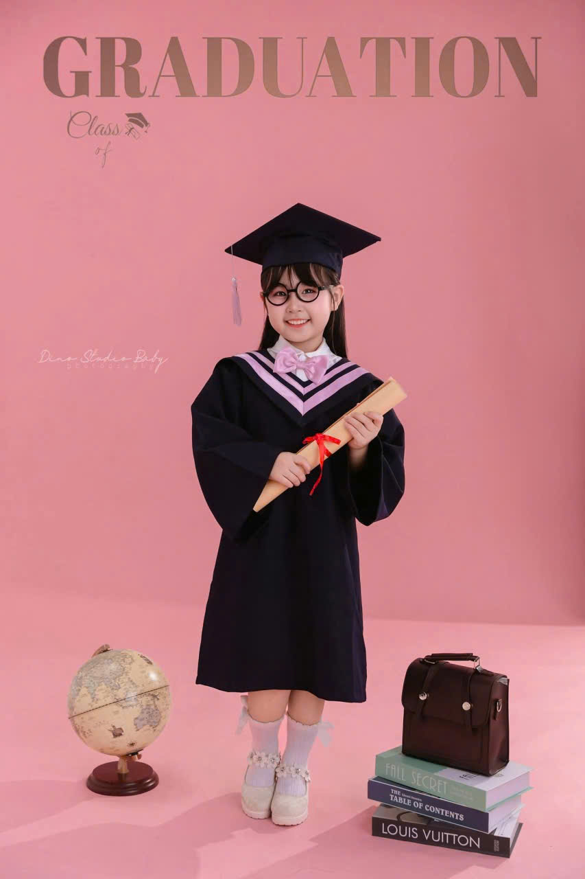 Áo cử nhân mầm non kiểu Hàn Quốc