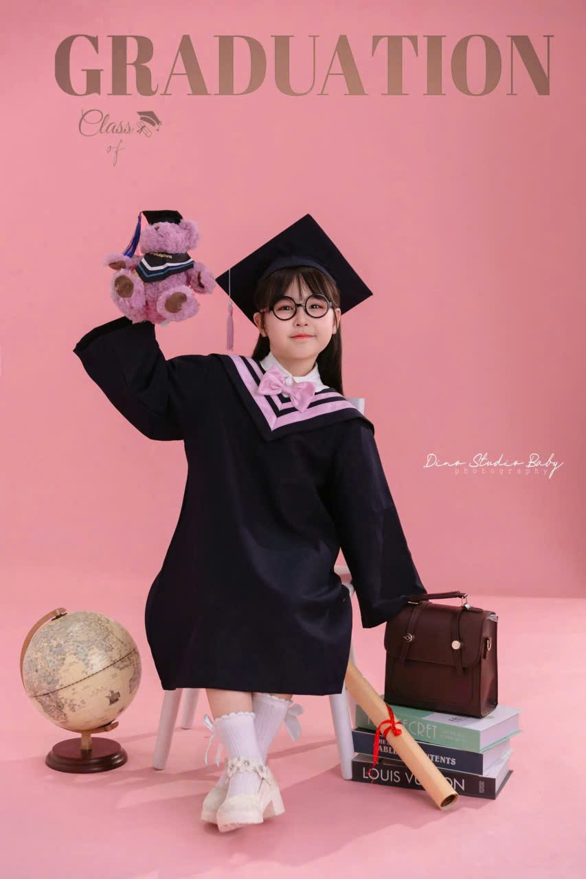 Áo cử nhân mầm non kiểu Hàn Quốc