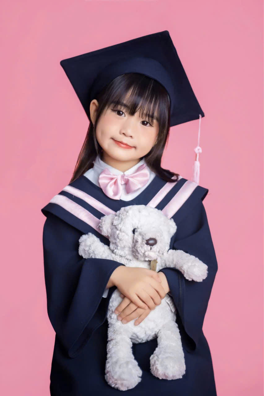 Áo cử nhân mầm non kiểu Hàn Quốc