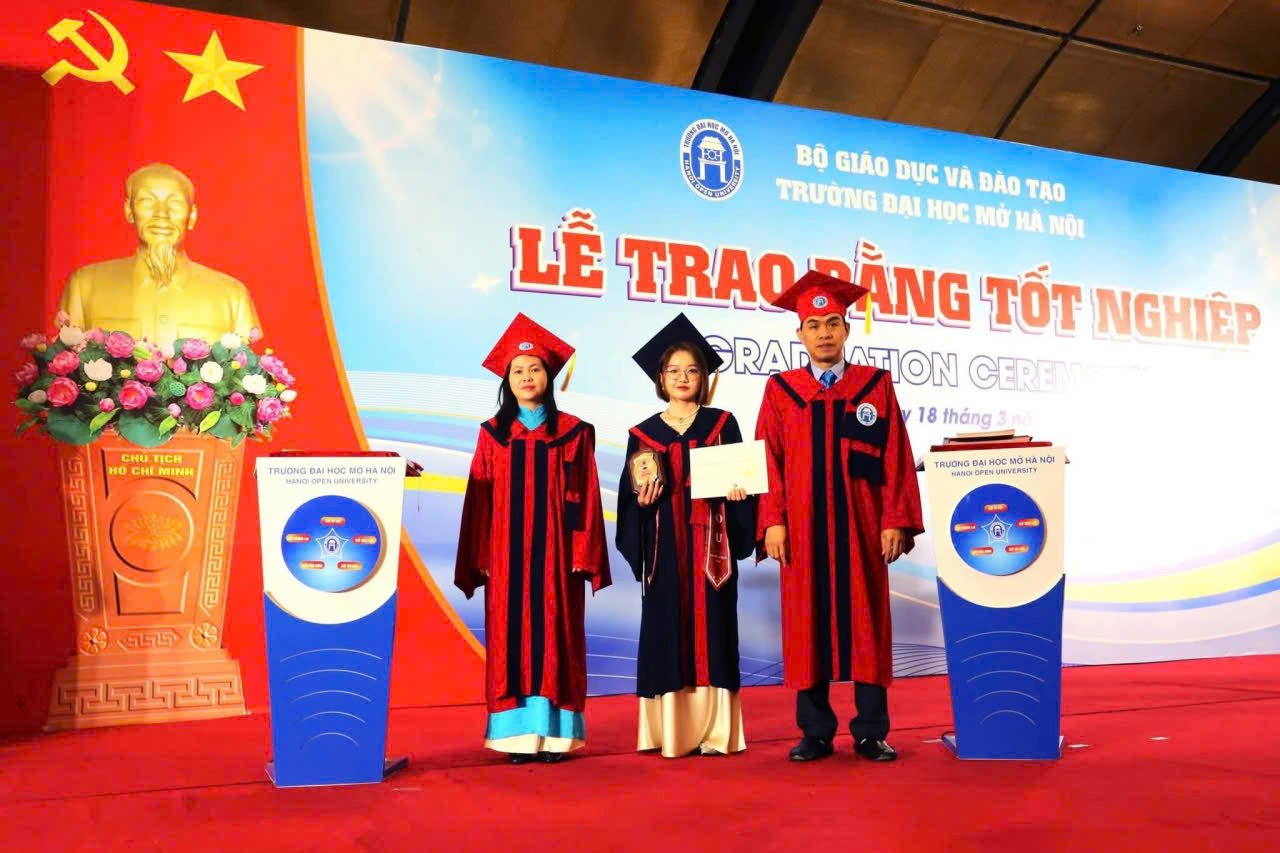 Thuê áo cử nhân HOU