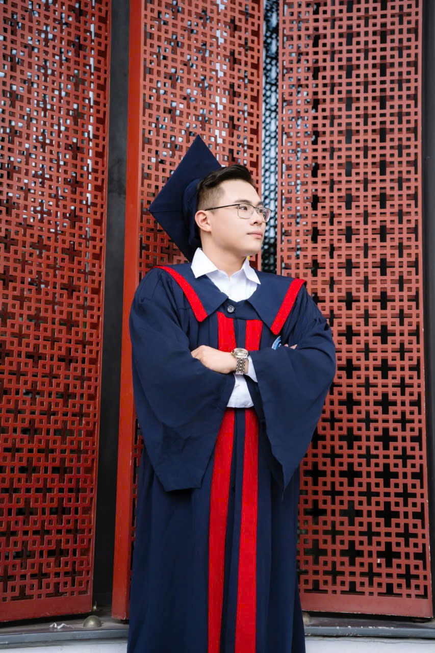 áo cử nhân Đại học Mở Hà Nội