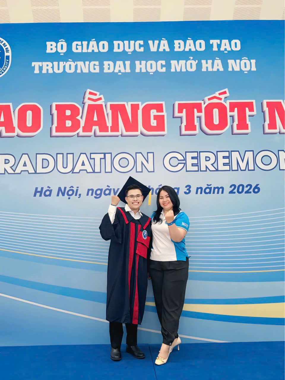 Thuê áo cử nhân Đại học Mở Hà Nội