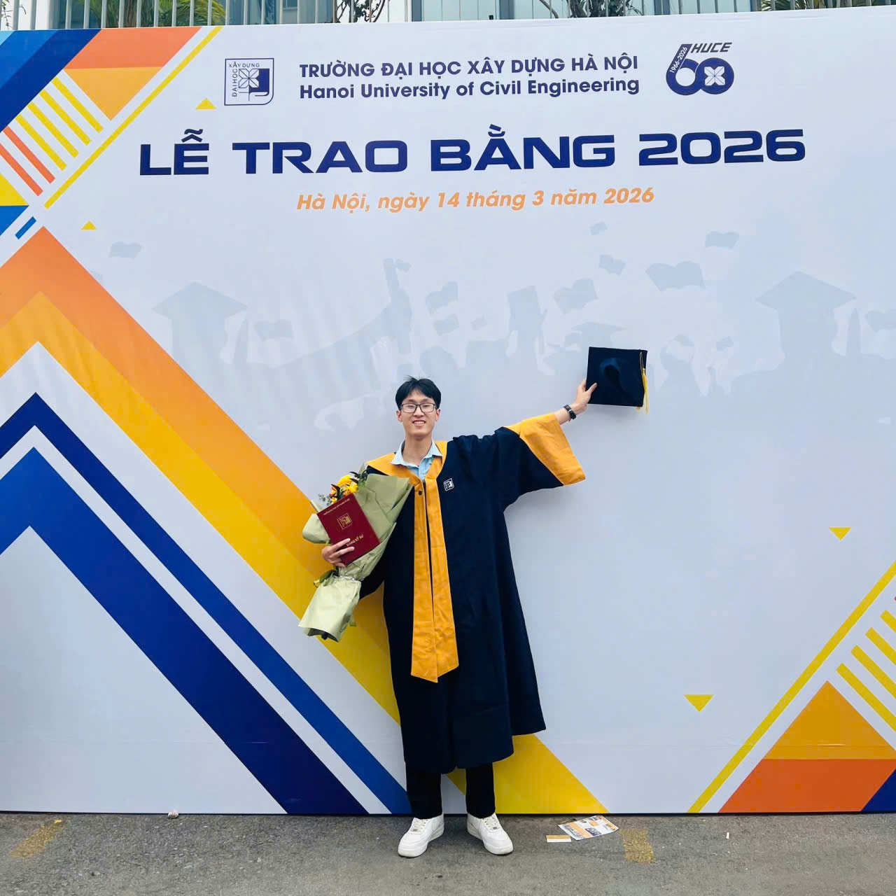 bán và cho thuê áo cử nhân Đại học Kiến Trúc