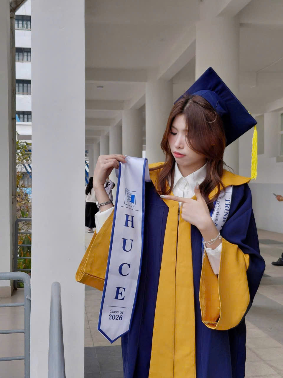 bán và cho thuê áo cử nhân Đại học Kiến Trúc