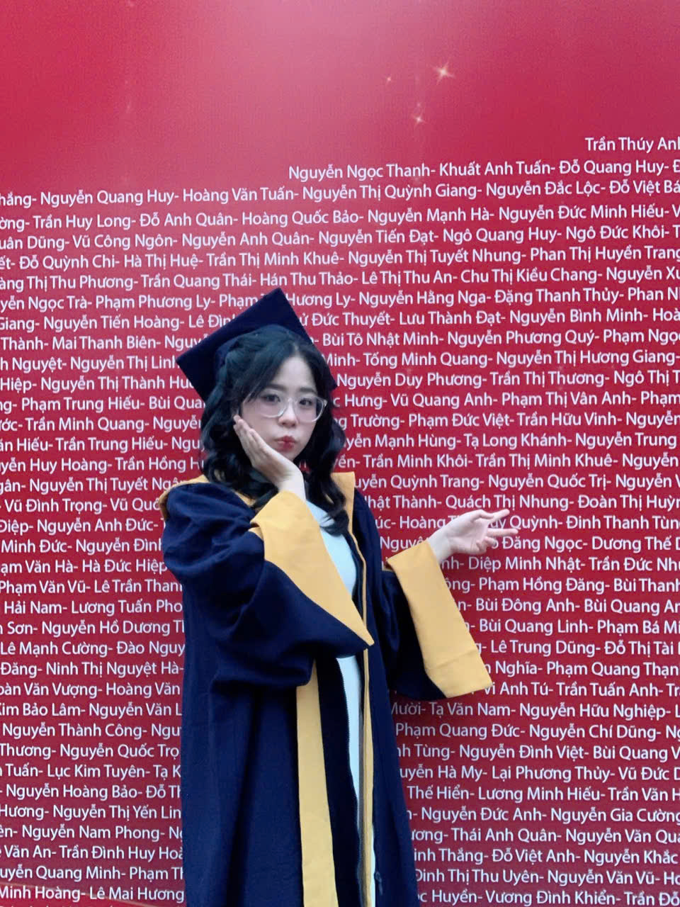 thuê áo cử nhân Đại học Kiến Trúc