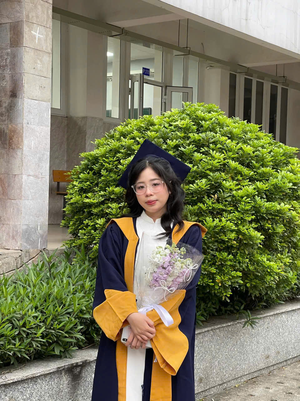 bán và cho thuê áo cử nhân Đại học Kiến Trúc