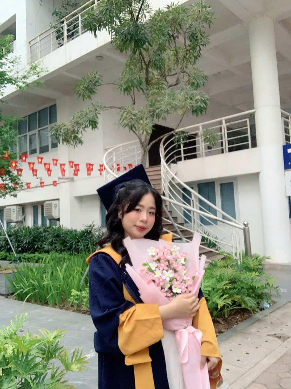 bán và cho thuê áo cử nhân Đại học Kiến Trúc