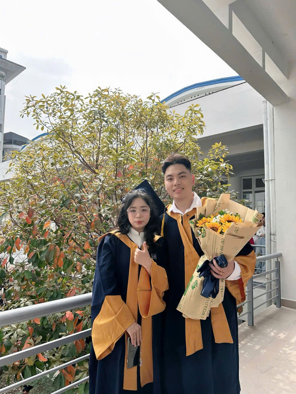 Thuê áo cử nhân HUCE