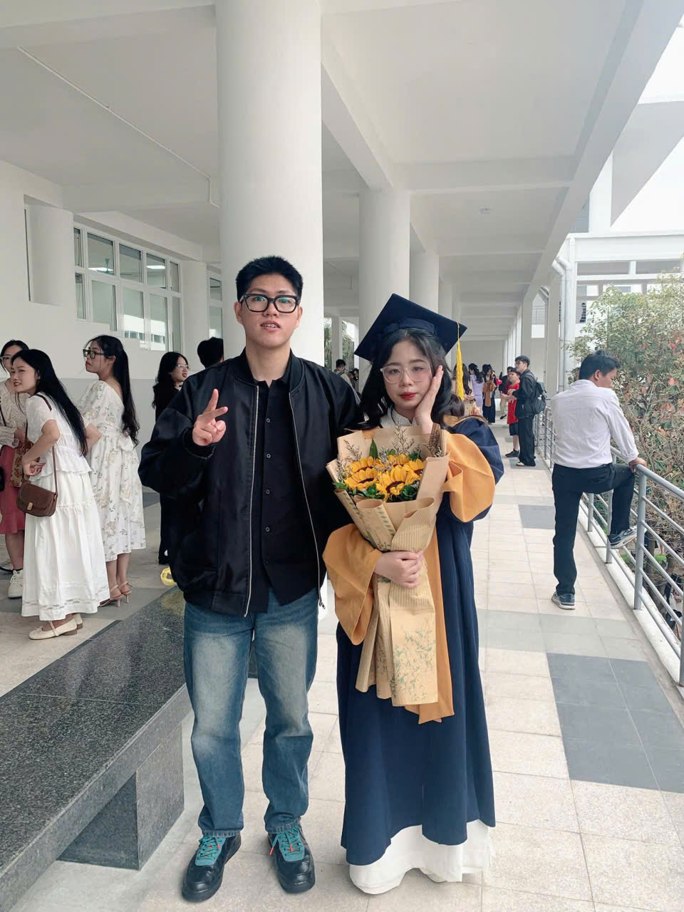 may áo cử nhân Đại học Kiến Trúc