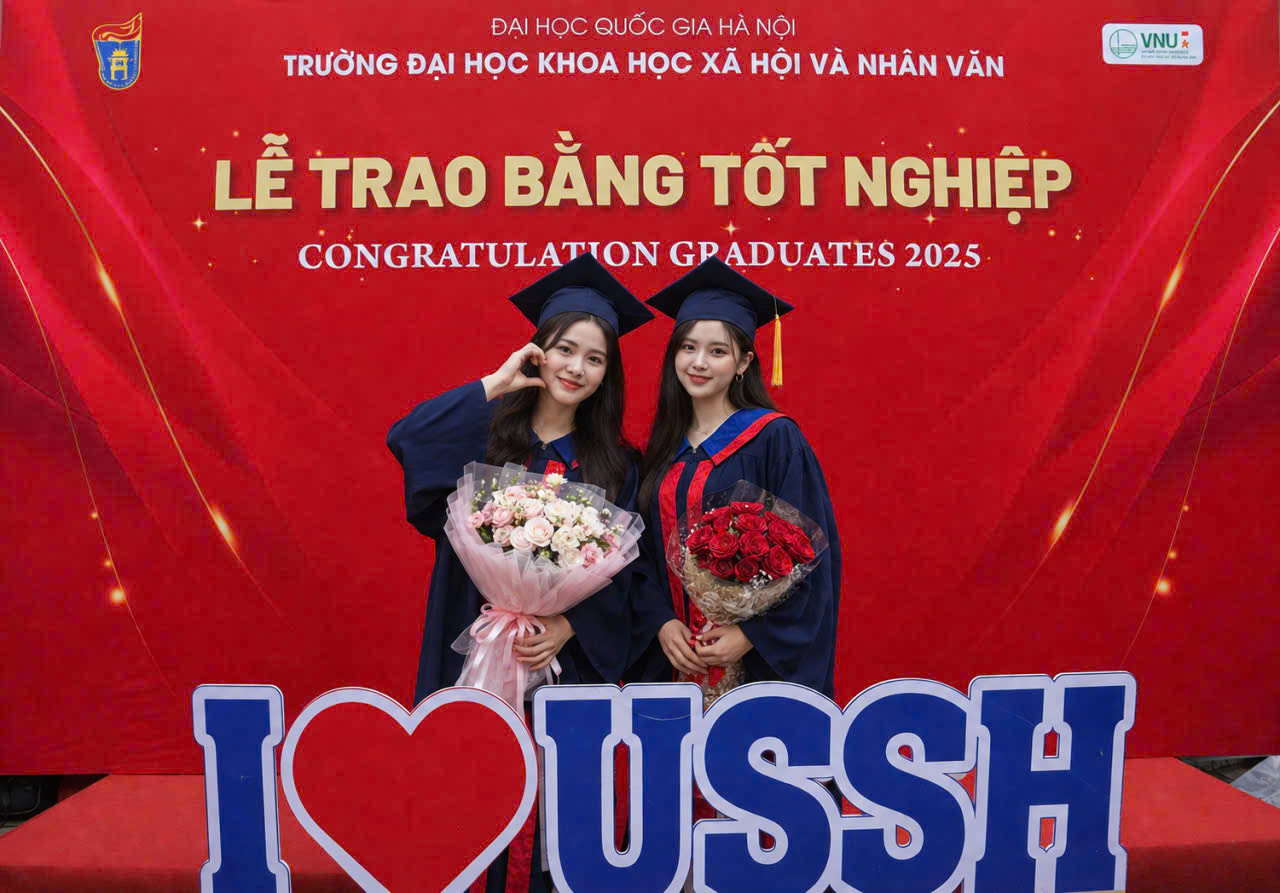 Thuê áo cử nhân Đại học khoa học xã hội và nhân văn