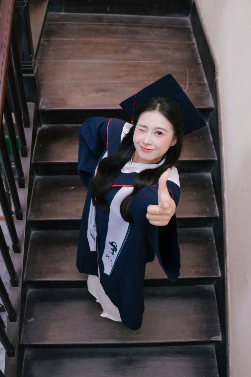thuê áo chụp cử Pre Garduation