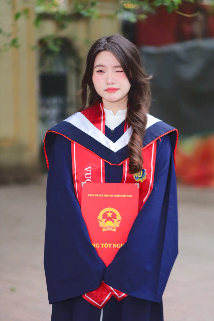 cho thuê áo cử nhân quốc tế