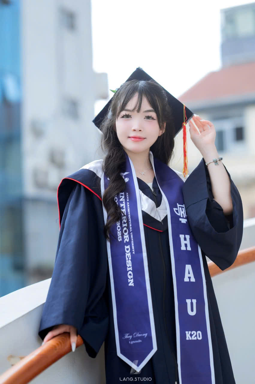 thuê áo chụp cử Pre Garduation