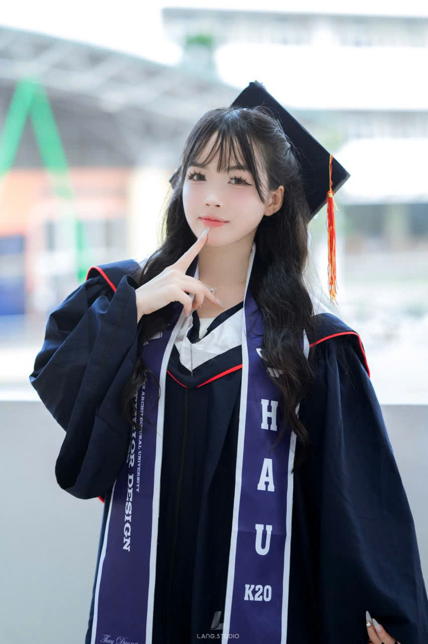 thuê áo chụp cử nhân Đại học