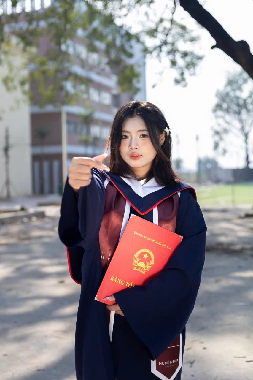 cho thuê áo cử nhân quốc tế