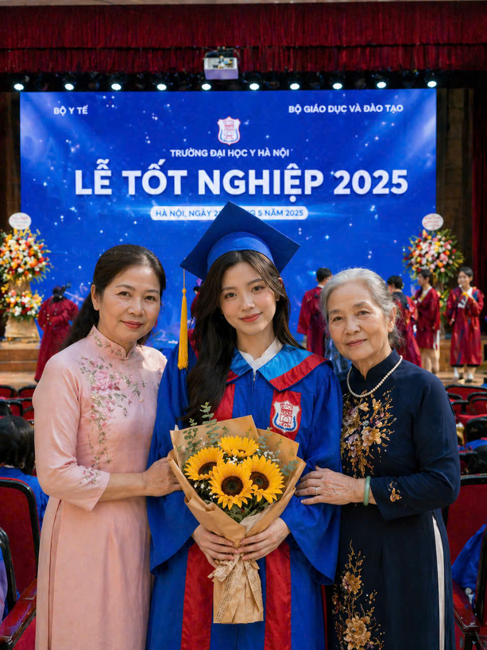 thuê áo cử nhân Đại học Y giá tốt